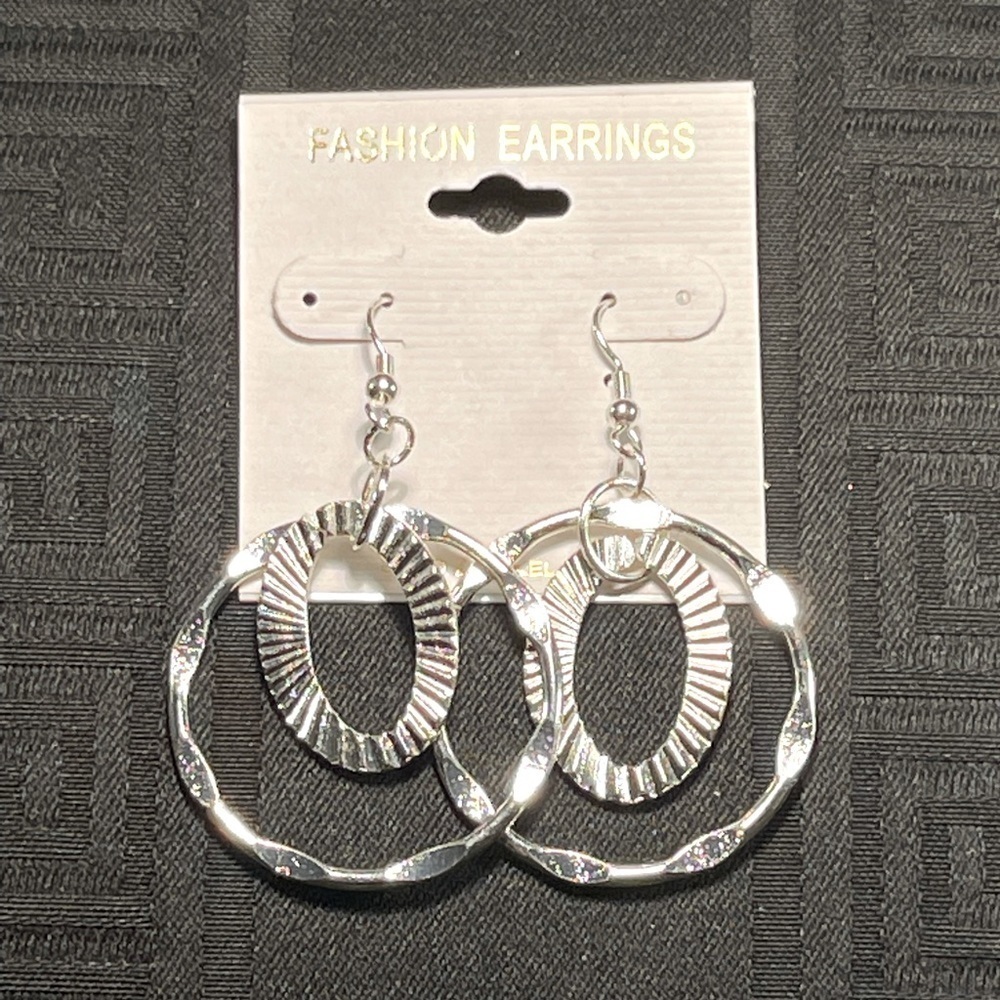👋 3/$15 Fashion Earrings dangling Hoops 🔥